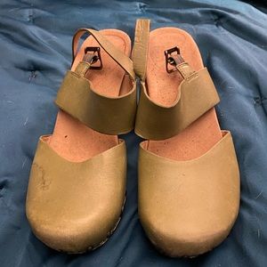 Perfect condition Dansko clogs